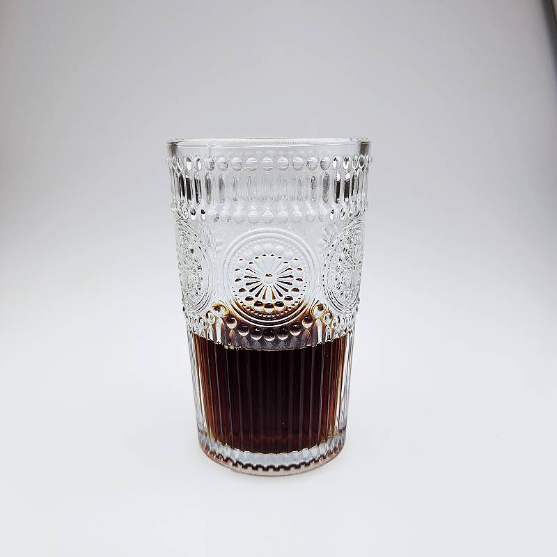 Винтажная стеклянная кофейная чашка с рельефным рисунком